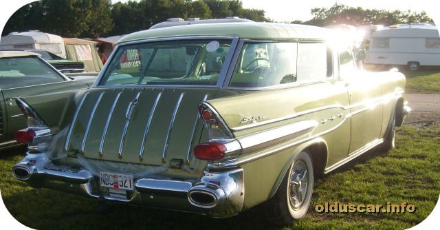 1957 Pontiac Star Chief Custom Safari 2d 6p Wagon back